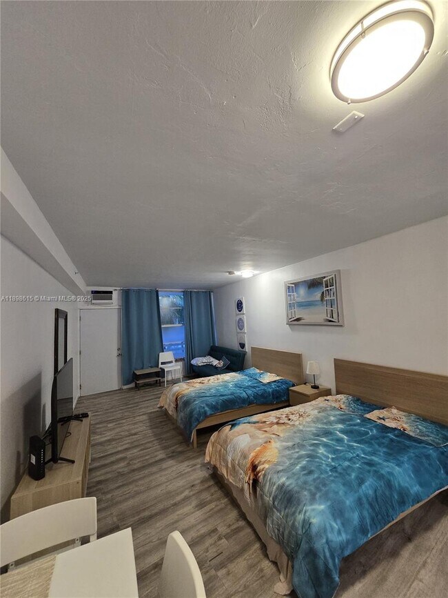 Building Photo - 1446 Ocean Dr