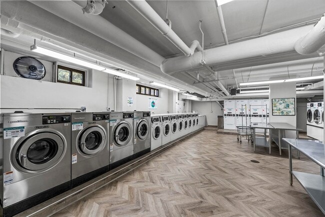 Building Photo - 225 St Pauls Ave