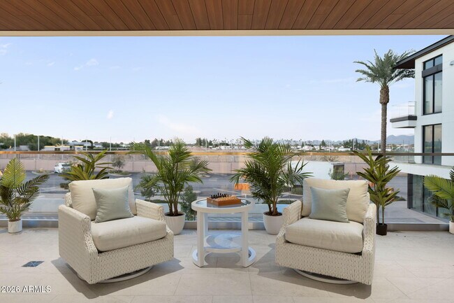 Building Photo - 6587 N Palmeraie Blvd