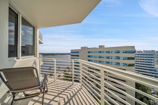 Building Photo - 1551 N Flagler Dr