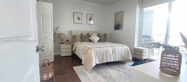 Building Photo - 170 SE 14th St