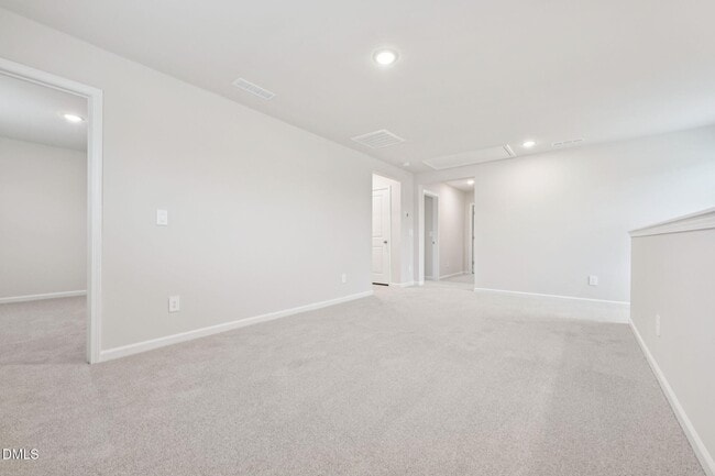 Building Photo - 5 and A Loft single family for sale