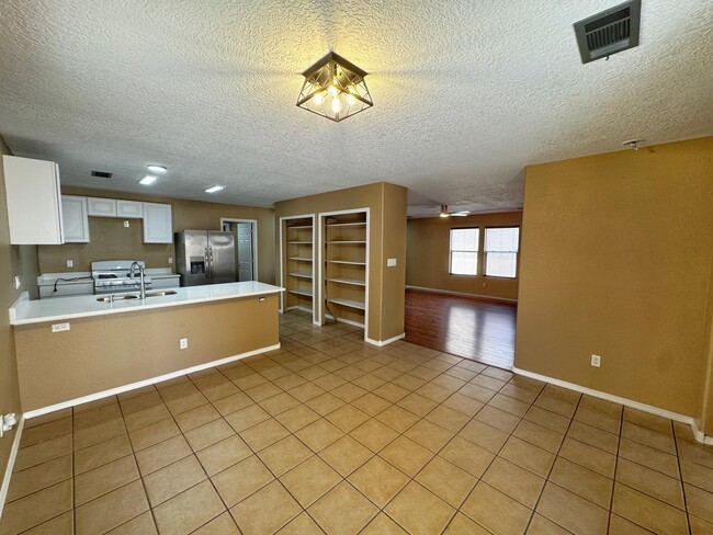 Building Photo - 923 Telstar Loop NW