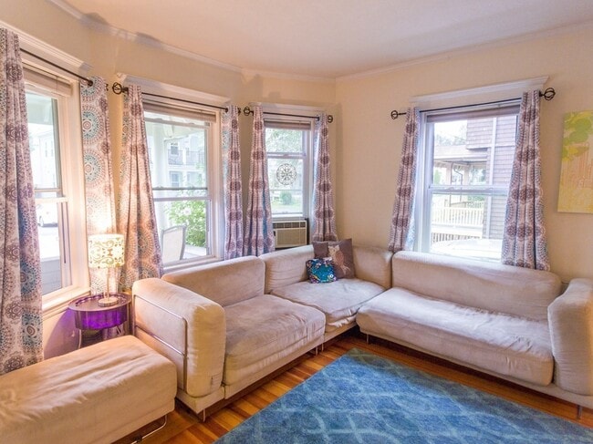 Building Photo - 68-70-70 Everett St