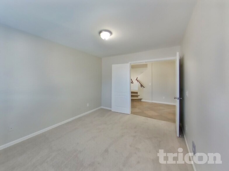 Building Photo - 396 W Corriente Ct