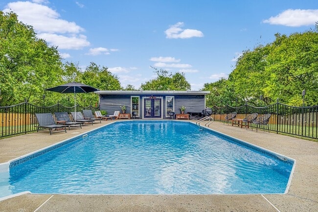 Building Photo - 562 Neelys Bend Rd