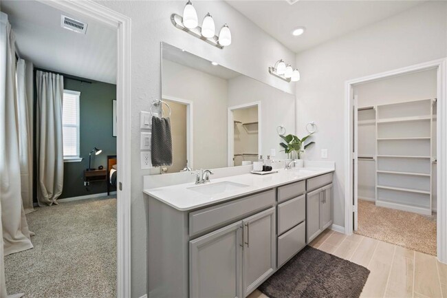 Building Photo - 16106 Oregon Oak Dr