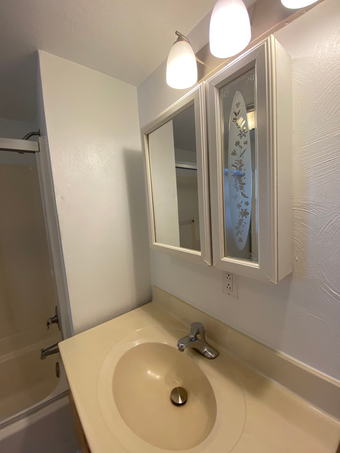 Building Photo - 5819 Bartlett St