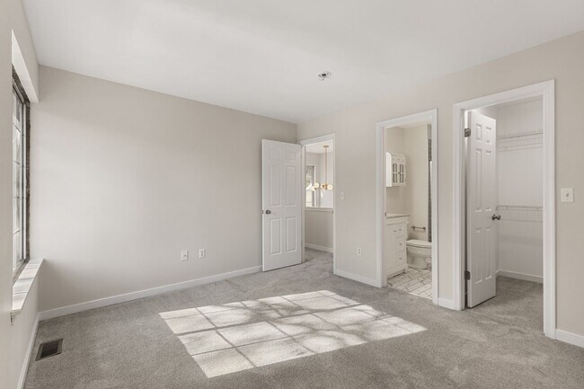 Building Photo - Coming Soon! End unit townhome in Annapolis!