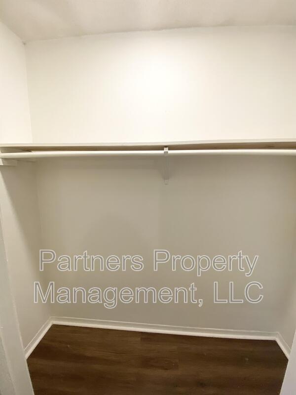 Building Photo - 5705 Sara St