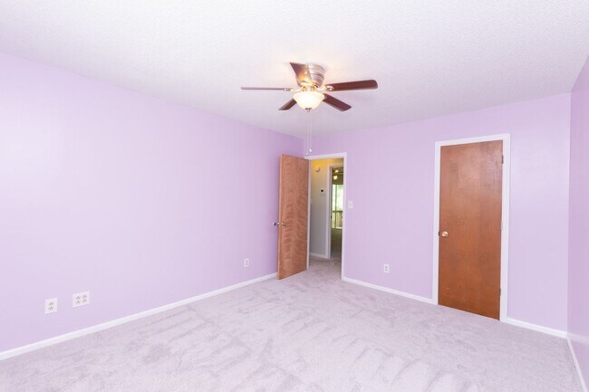 Building Photo - 117 Brenda Dr