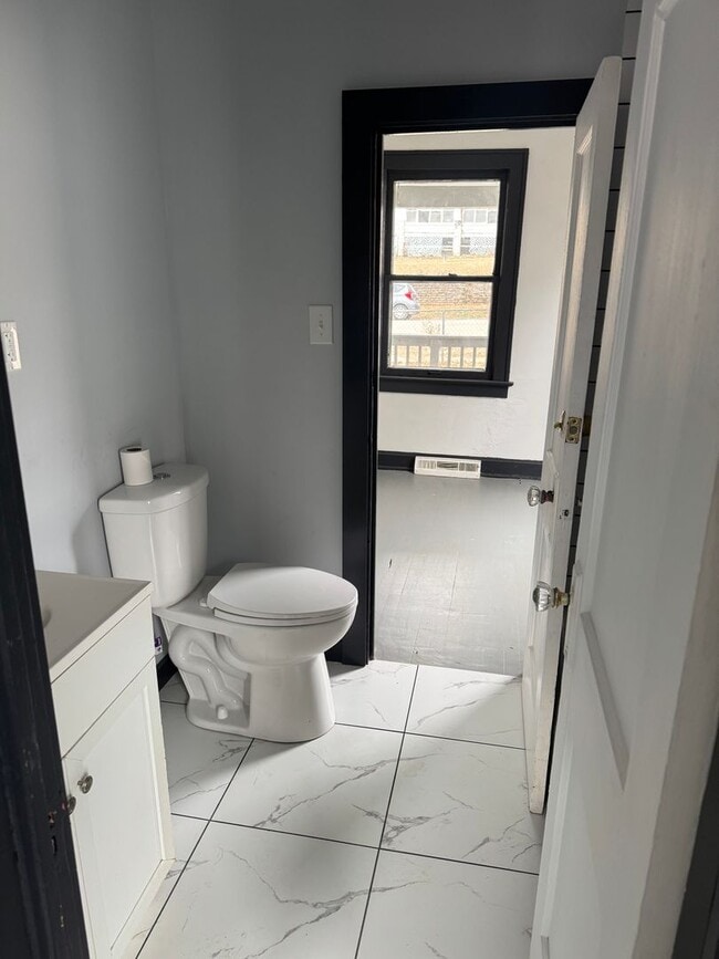 Building Photo - 3079 N 21 St