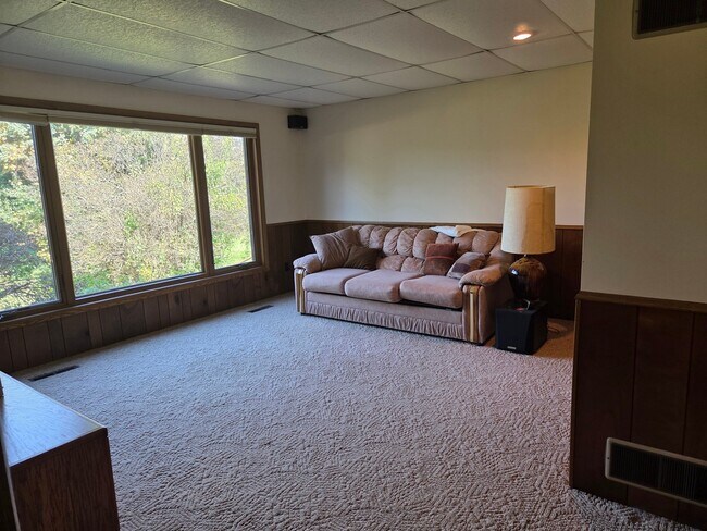 Building Photo - 2250 Greenview Dr