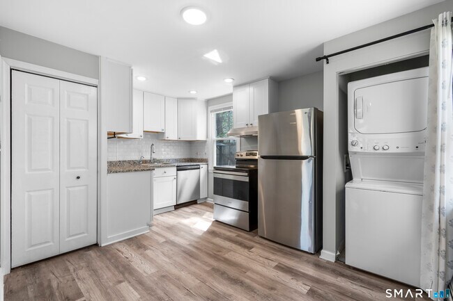 Building Photo - 224 Melville Dr