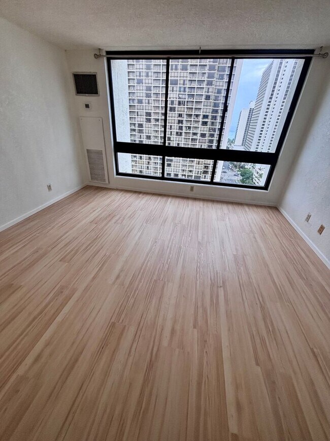 Building Photo - Available now: A studio 1 bath at Liliuokalani Gardens