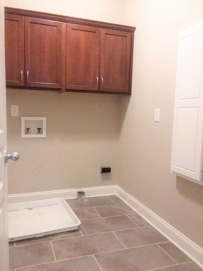 Building Photo - Nashville Townhouse w/Attached Garage