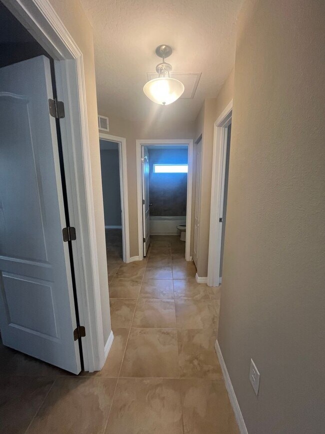 Building Photo - Newer Home with Fenced in Yard!!