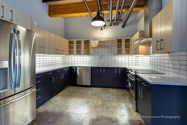 Building Photo - Downtown Living 1 Bed/1 Bath Apartment - S...