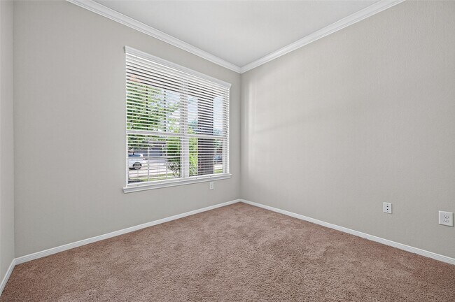 Building Photo - 24603 Royal Pike Dr