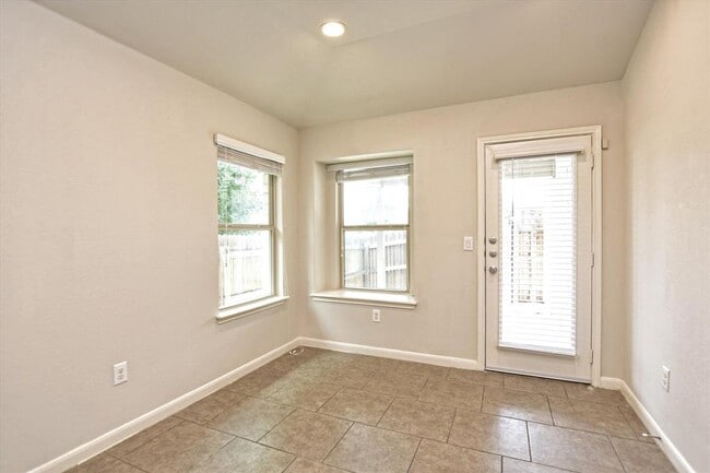 Building Photo - 600 Allens Creek Way