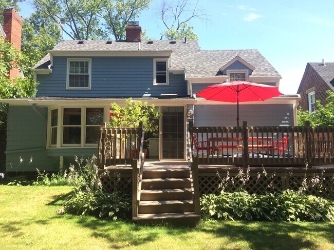 Building Photo - Spacious 3 Bedroom Home with Central Air in University Heights!