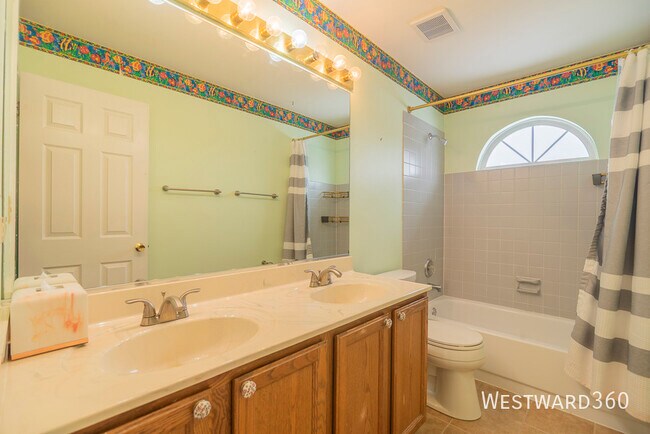 Building Photo - 164 Forestview Ct