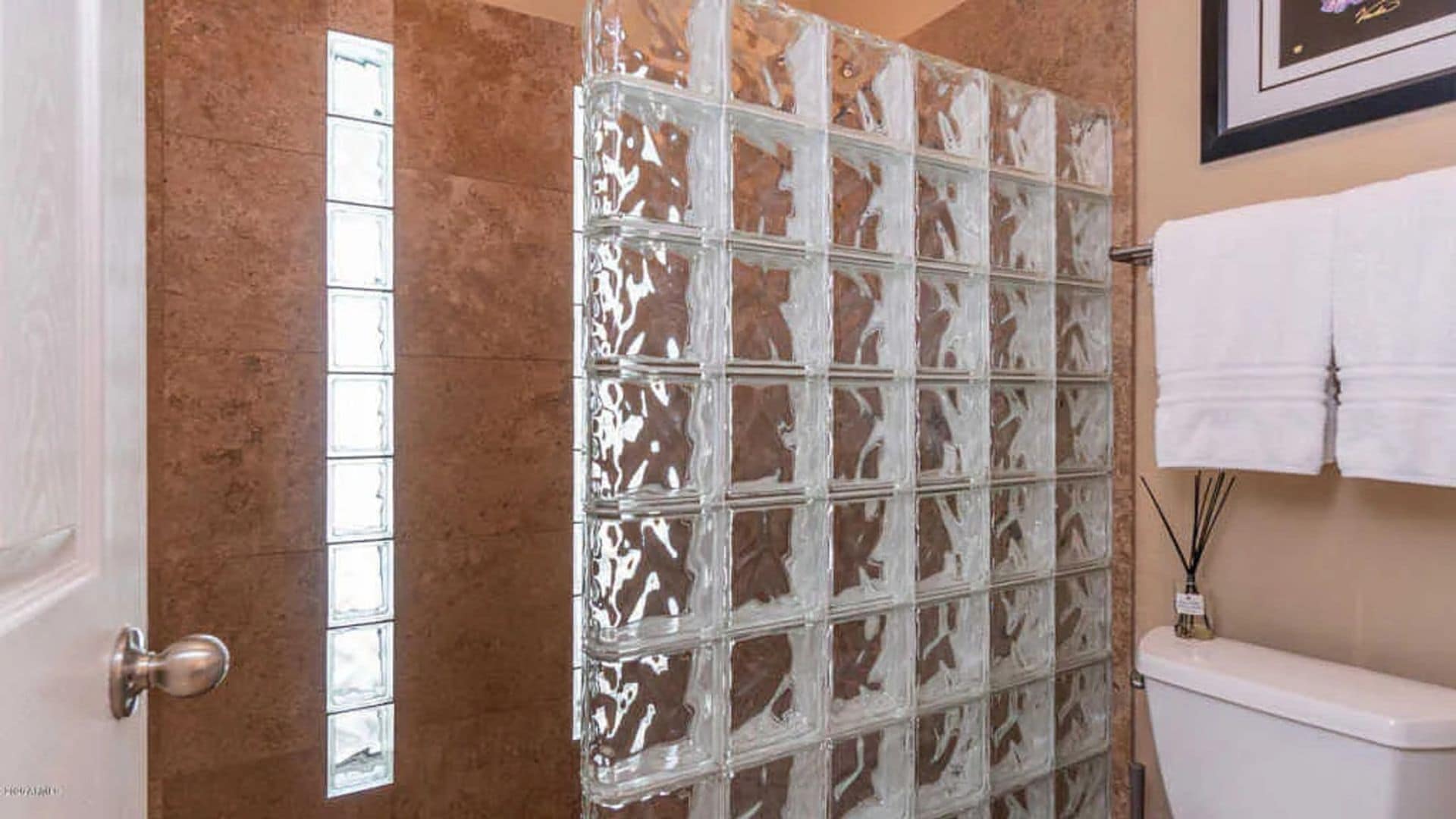 Building Photo - 318 W Sandra Ter