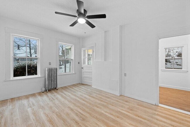 Building Photo - 20 Temple St