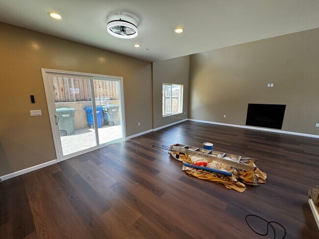 Building Photo - 5 Bedroom Home in El Cajon