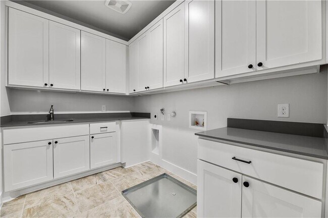 Building Photo - 4611 Unity Cir