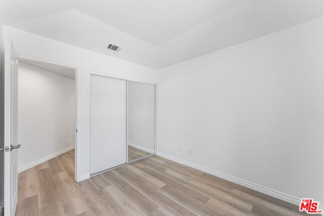 Building Photo - 37105 Zinnia St