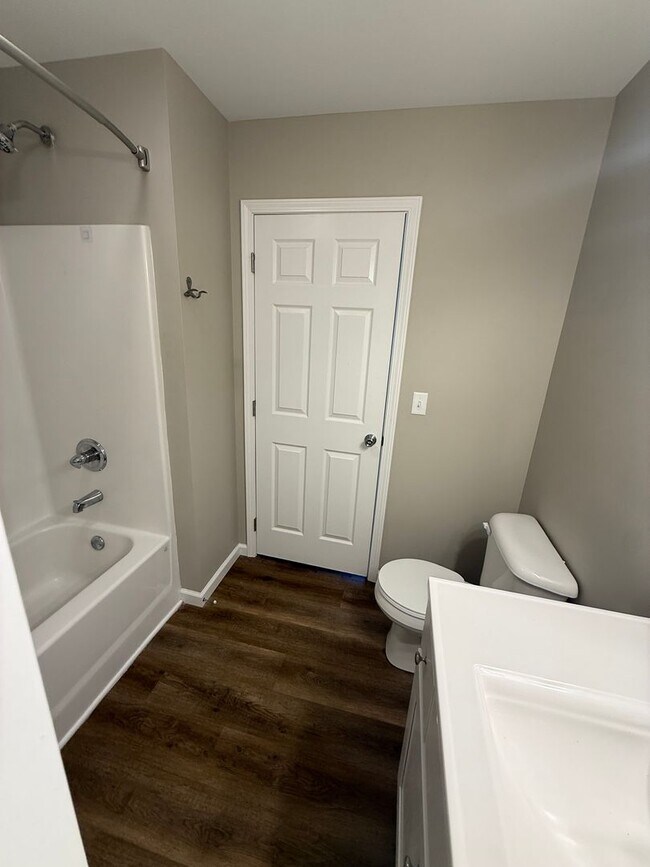 Building Photo - 2 Bedroom 1.5 Bathroom Townhouse in Jackson, MO