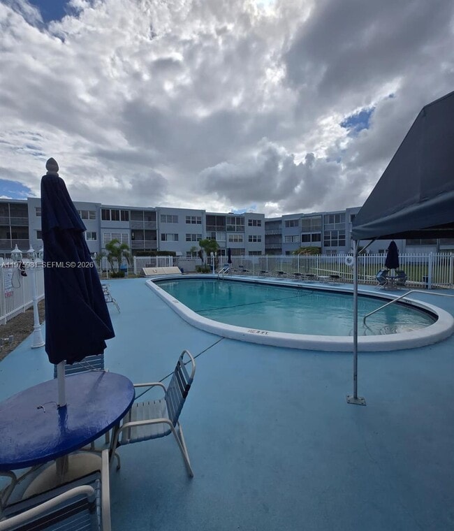 Building Photo - 2309 Park Ln