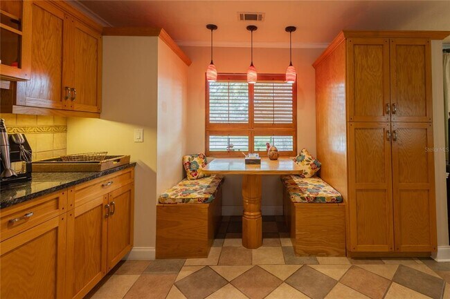Building Photo - 615 Valle Vista Dr