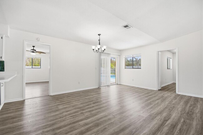 Building Photo - Amazing Pool Home!