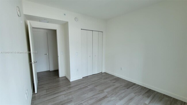 Building Photo - 1100S S Miami Ave