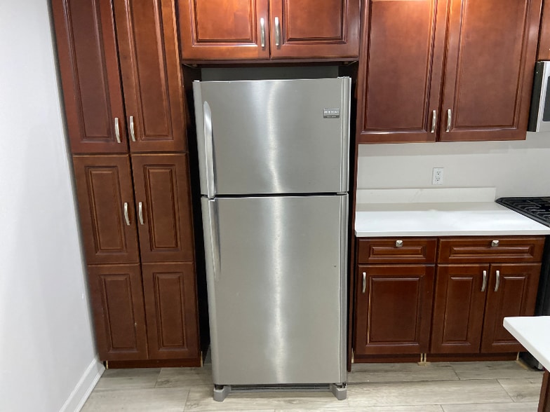 Building Photo - 41 Austin St