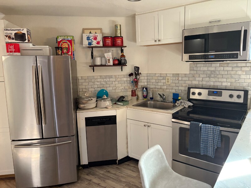 Building Photo - 1548 Le Flore Dr