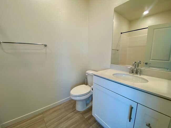 Building Photo - Modern 3-Bed, 3-Bath Home with Garage & Re...