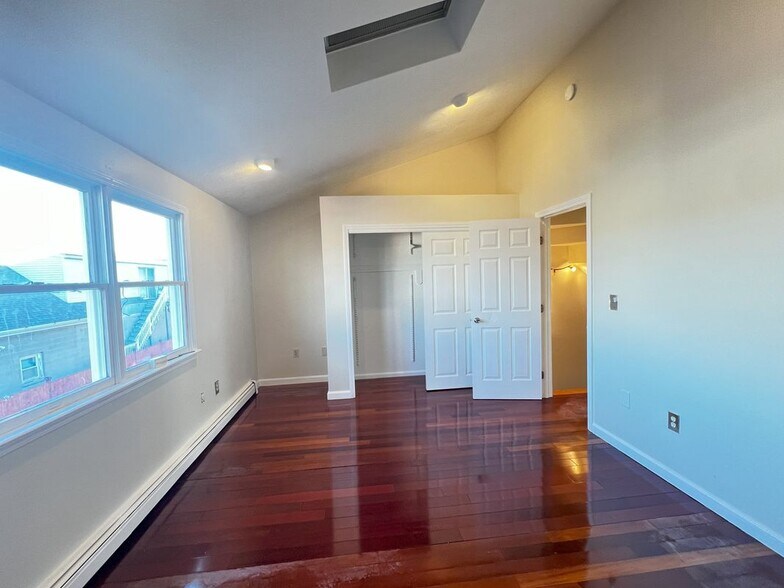 Building Photo - 86 Atwood St