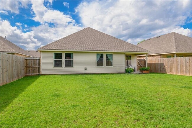 Building Photo - Single Family Residence