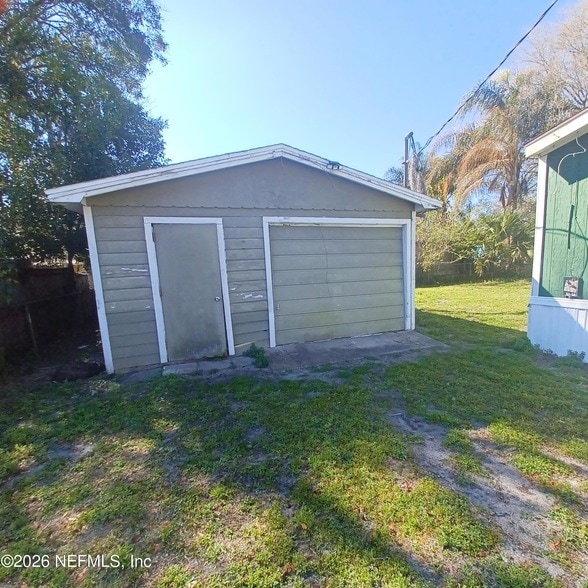 Building Photo - 10262 Roadway Dr