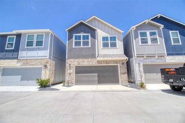 Building Photo - 16012 Oregon Oak Dr