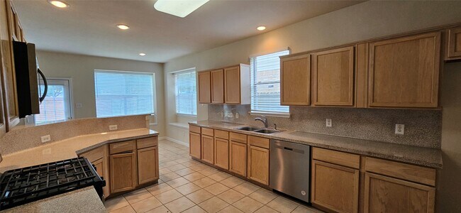 Building Photo - 2519 Pine Shadows Dr