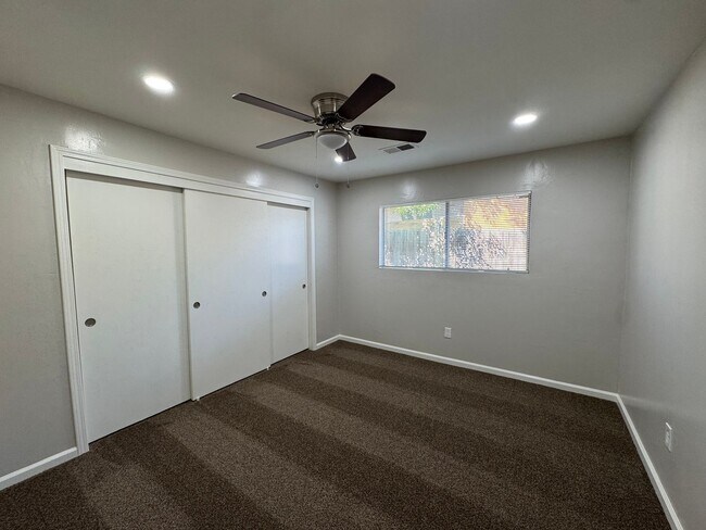 Building Photo - 1800 Orange St