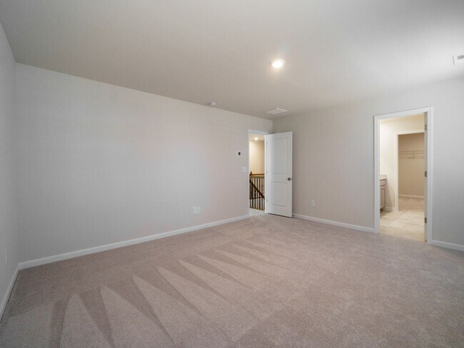 Building Photo - Brand New 5 Bedroom 3 full baths in Steele...