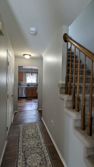 Entryway - 1617 Norton Creek Blvd