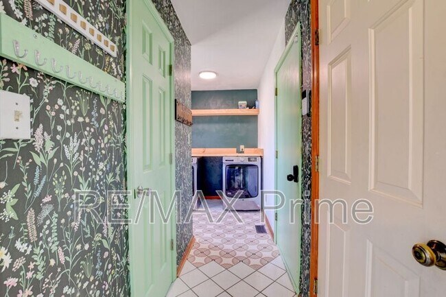 Building Photo - 412 Saddle Ct