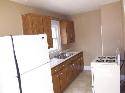 Building Photo - 1105 W Walnut Ave