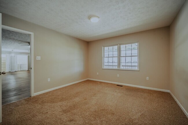 Building Photo - SHORT TERM - Spacious 3-Bedroom home with Wrap-Around Porch